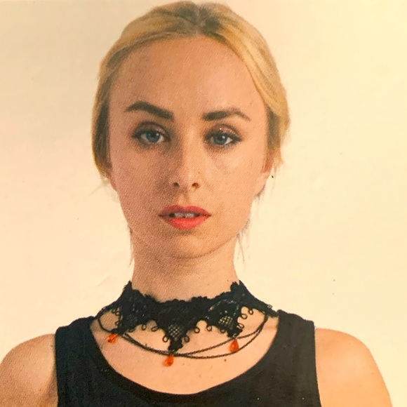 ⭐️ NIB Lace choker with purple gems. - Picture 2 of 5